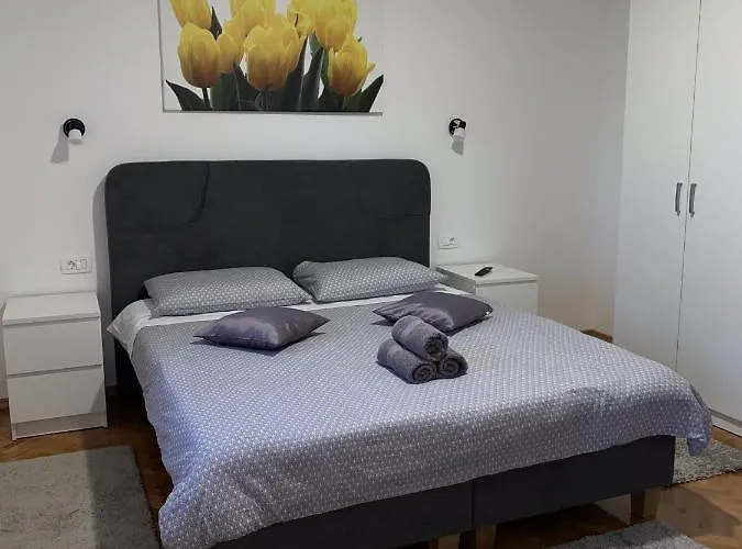 Apartment & Rooms - Marina