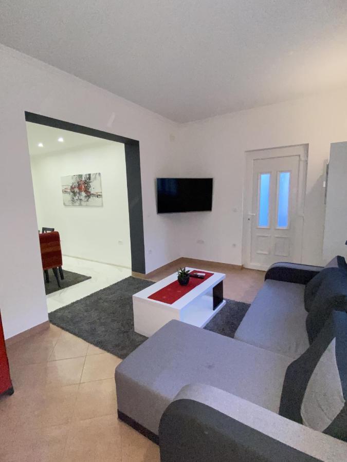 & - Marina Apartment